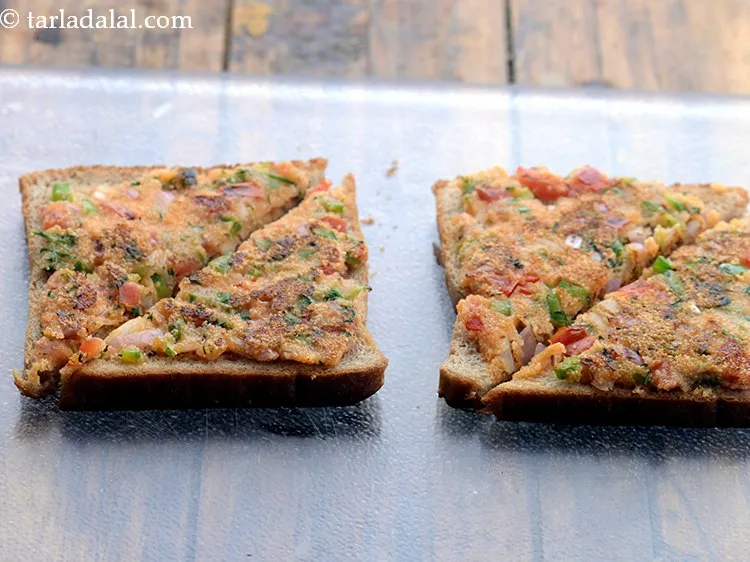 स्टेप 17 – प्रत्येक<strong> रवा टोस्ट रेसिपी</strong> को | <strong>सूजी टोस्ट | ब्रेड …