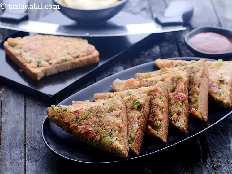 स्टेप 19 – <strong>रवा टोस्ट</strong> को केचप या धनिया चटनी के साथ तुरंत …