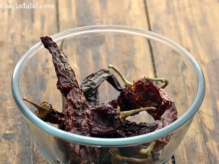 Step 14 – For preparing the&nbsp;<strong>Thai Red Curry Paste</strong>, take 10 red chillies in a bowl.