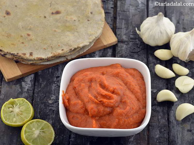 स्टेप 18 – <a href=""https://www.tarladalal.com/lehsun-ki-chutney-lasun-ki-chutney-garlic-chutney-for-chaat-hindi-3902r"" target=""_blank""><strong>लहसुन की चटनी</strong></a> को पहले से बनाकर फ्रिज …