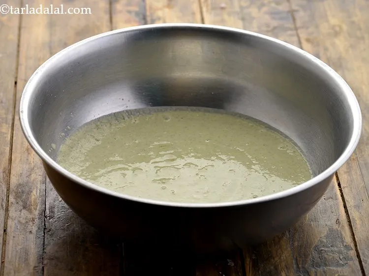 स्टेप 17 – मिश्रण को एक गहरे कटोरे में डालें।