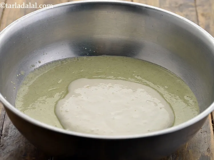 स्टेप 21 – चावल और हरी मूंग दाल के मिश्रण के कटोरे में …