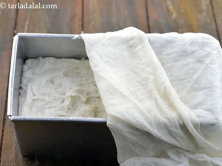 स्टेप 17 – इसे एक नम मलमल के कपड़े से ढक दें और …