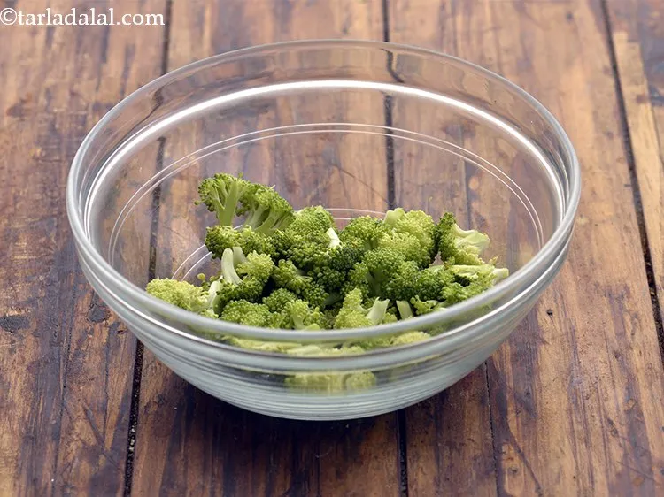 Step 3 – Take the broccoli florets in a microwave safe bowl.