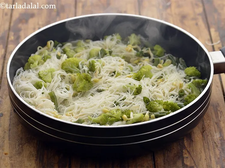 Step 16 – Saut&eacute; on a medium flame for 2 minutes, while stirring occasionally.