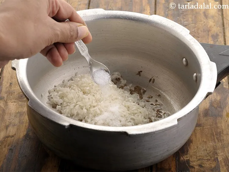 स्टेप 7 – नमक डालें।