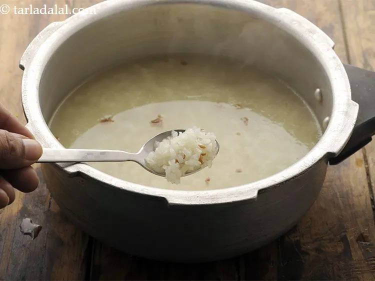 स्टेप 10 – ढक्कन खोलने से पहले भाप को निकलने दें।