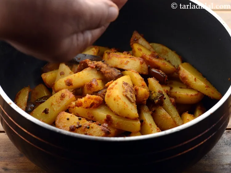 Step 29 – Sprinkle little water of the subzi looks dry or getting burnt.&nbsp;