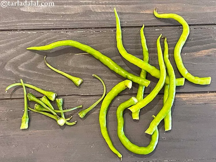 Step 3 – Remove&nbsp;the stems of green chillies and discard them.