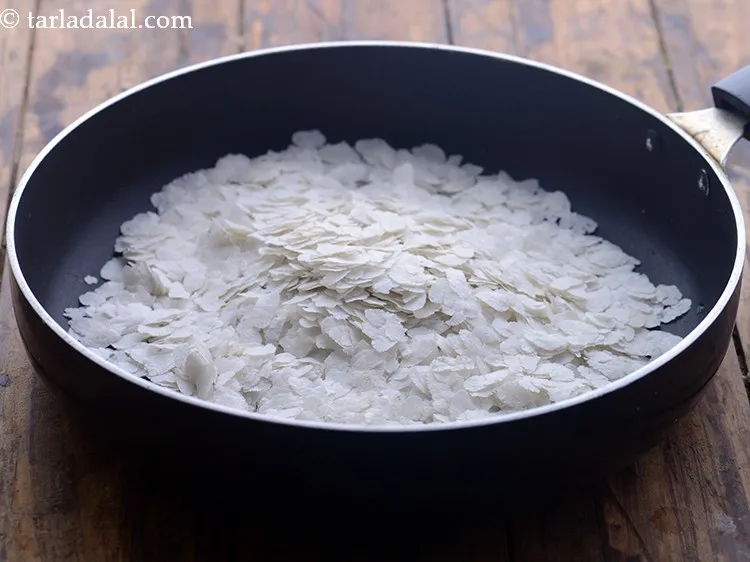 स्टेप 2 – <strong>ओट्स चिवड़ा रेसिपी</strong> बनाने के लिए | <strong>पोहा ओट्स चिवड़ा …