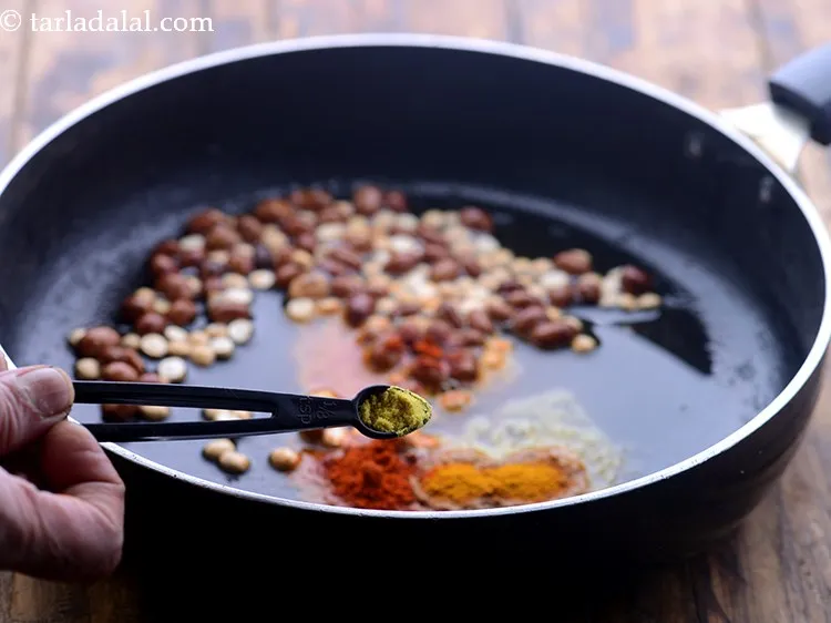 स्टेप 13 – हींग डालें।