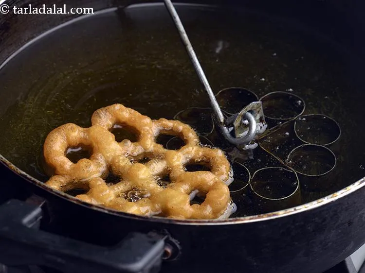 Step 8 – Repeat steps 4 to 7 to make 24 more cookies.