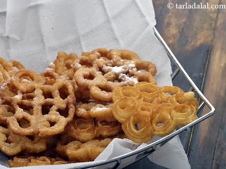 Step 9 – Just before serving, dust the cookies with the powdered sugar evenly and serve immediately.