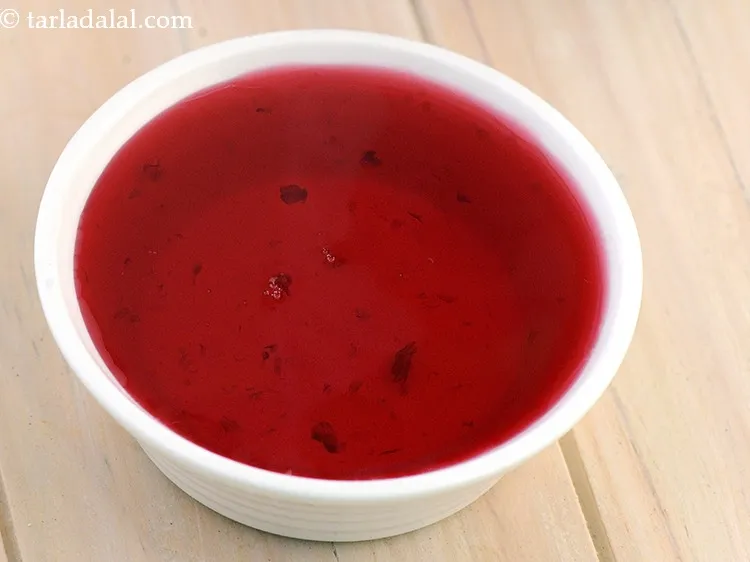 स्टेप 19 – फिर २ टेबल-स्पून <a href=""https://www.tarladalal.com/glossary-rose-syrup-gulab-ka-syrup-hindi-964i"">गुलाब का सिरप</a> डालें।