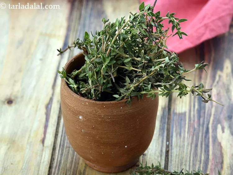 स्टेप 13 – १/४ कप <a href=""https://www.tarladalal.com/glossary-chopped-fresh-rosemary-hindi-2688i"">कटा हुआ ताजा रोज़मेरी</a> डालें।