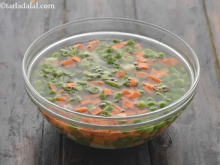 स्टेप 3 – पर्याप्त पानी डालें।