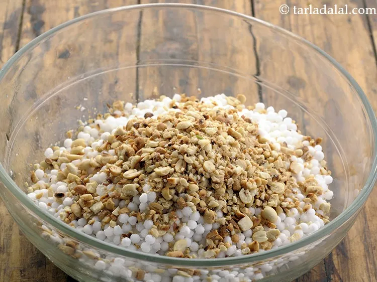 Step 15 – Add the soaked sabudana and add peanuts.