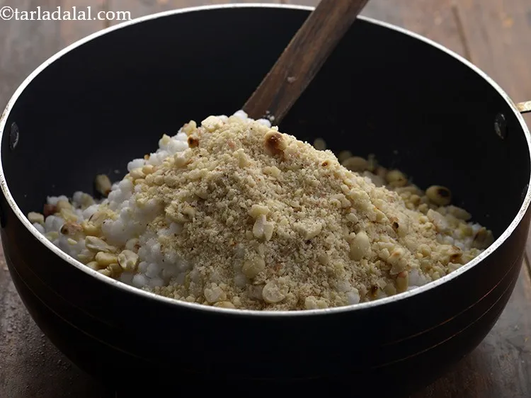 स्टेप 21 – मूंगफली डालें।