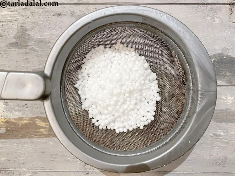 स्टेप 8 – पानी छान लें।