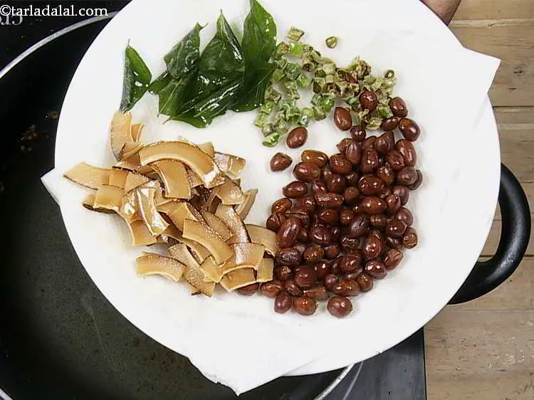 Step 10 – Drain on an absorbent paper. Keep aside.