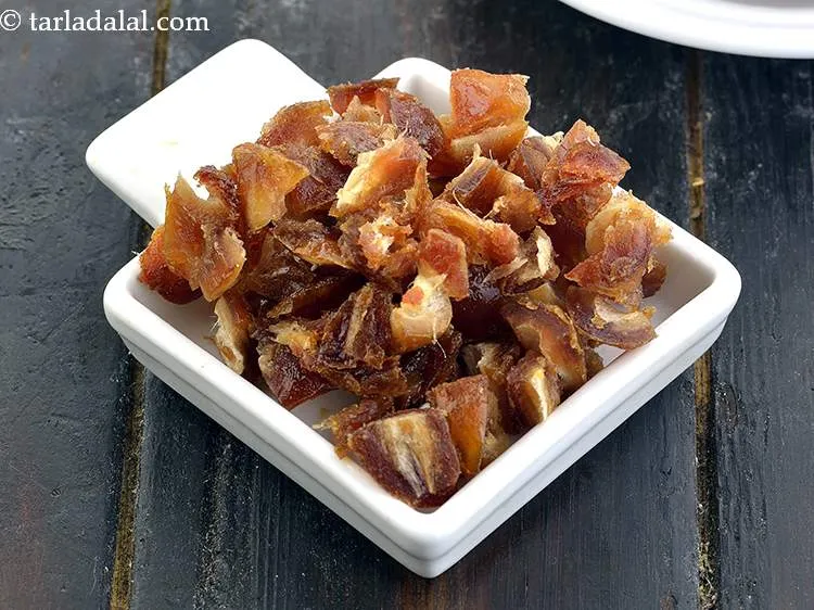 Step 6 – Add &frac12; tbsp of finely chopped dates for little sweetness.&nbsp;1 cup of <a href="https://www.tarladalal.com/recipes-using-dates-391">dates</a> (90 …