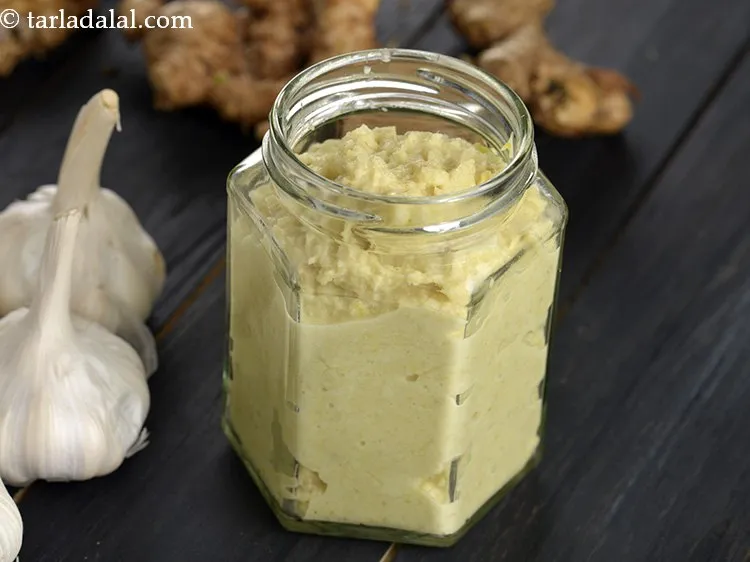 स्टेप 10 – १ टेबल-स्पून&nbsp;<a href=""https://www.tarladalal.com/glossary-ginger-garlic-paste-adrak-lehsun-ki-pate-adrak-lahsun-ki-paste-hindi-939i"">अदरक-लहसुन का पेस्ट</a>&nbsp;डालें।&nbsp;
