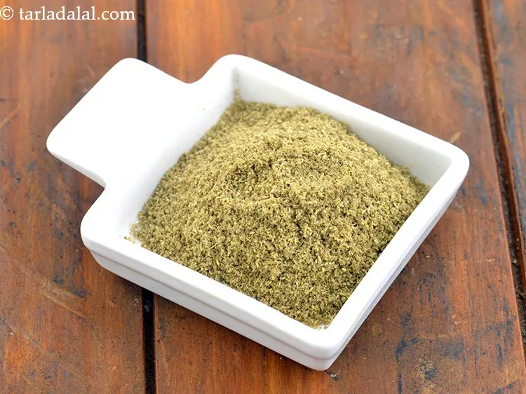 स्टेप 14 – २ टी-स्पून&nbsp;<a href=""https://www.tarladalal.com/glossary-coriander-cumin-seeds-powder-dhania-jeera-powder-hindi-375i"">धनिया-जीरा पाउडर</a>&nbsp;डालें।&nbsp;&nbsp;