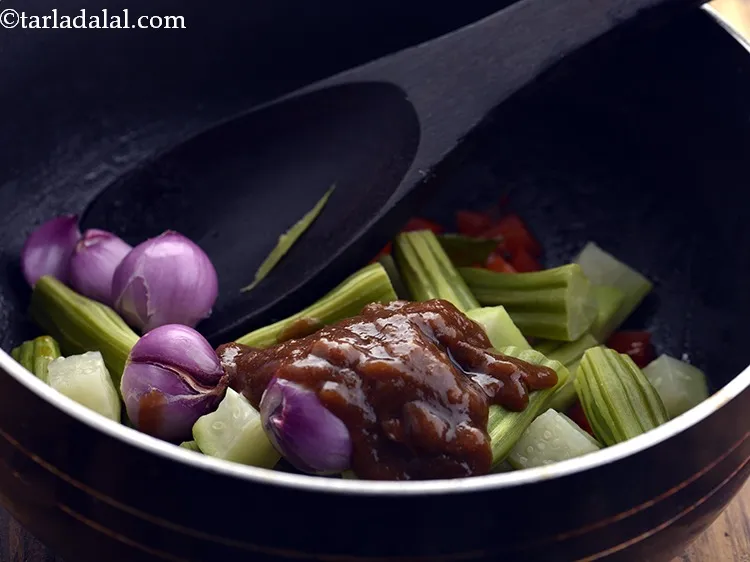 Step 55 – <p>Add the tamarind pulp.</p>