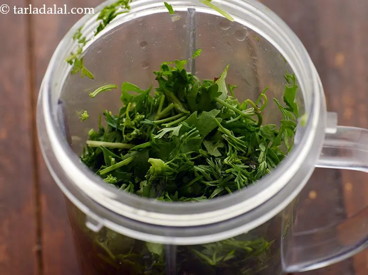 Step 2 – For preparing the&nbsp;<strong>spicy green chutney&nbsp;</strong>for&nbsp;<strong>samosa chips sandwich recipe | samosa sandwich | street style samosa …