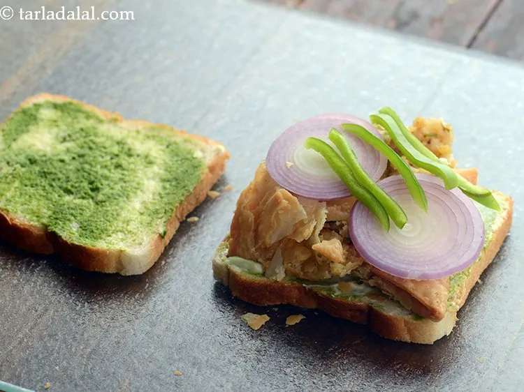 Step 17 – Also, put 5 capsicum strips. Along with onion and capsicum, you can also place cucumber, …