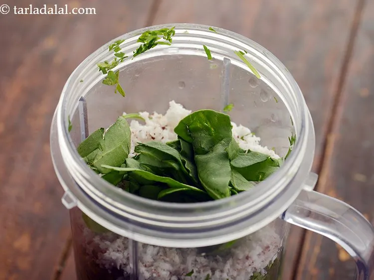 Step 4 – Add spinach. It will give a vibrant colour to our <strong>garlic green chutney for sandwich</strong>.