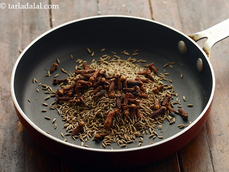 Step 4 – Add cloves.&nbsp;