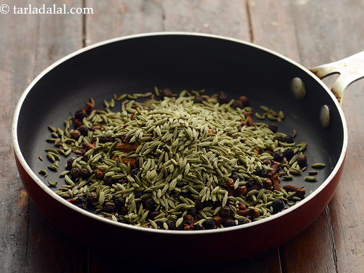 Step 7 – Add fennel seeds.