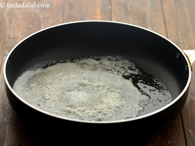 स्टेप 3 – <strong>शेजवान चॉप्सी डोसा</strong> के लिए स्टफिंग बनाने के लिए | …