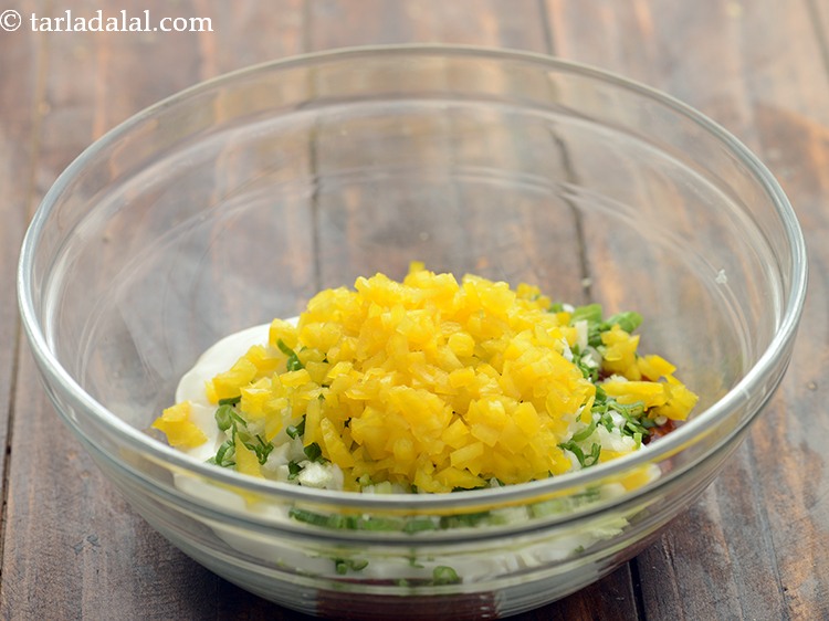 Step 5 – Add yellow capsicum. It will make our dip colourful.&nbsp;