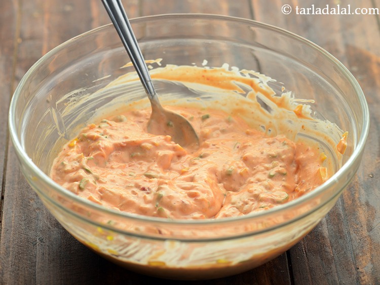Step 7 – Mix&nbsp;<strong>Schezwan mayonnaise dip&nbsp;|&nbsp;Indian style schezwan mayonnaise dip |&nbsp;</strong>well using a spoon.&nbsp;