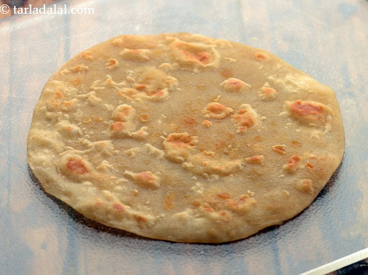 स्टेप 33 – <strong>शेजवान नूडल्स फ्रेंकी </strong>को असेम्बल करने के लिए, एक साफ …