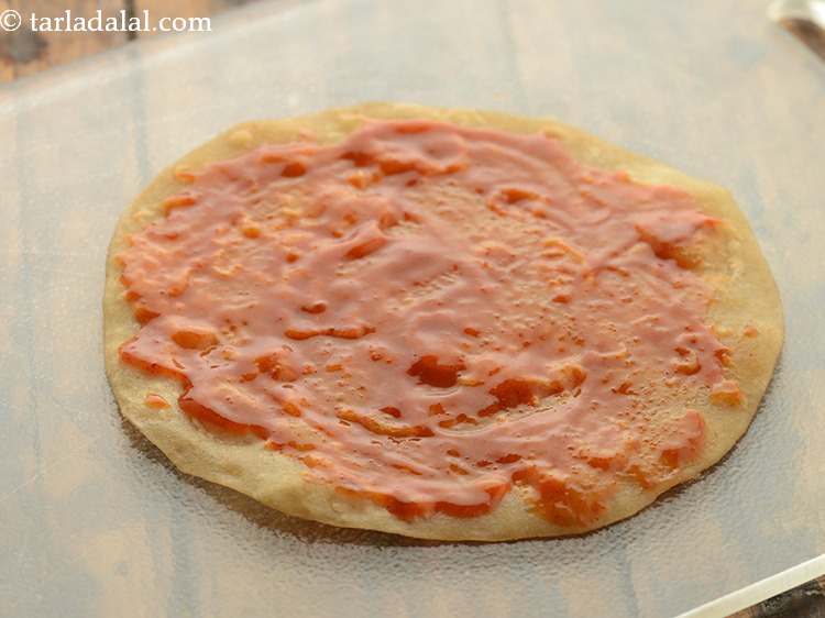 स्टेप 35 – समान रूप से चम्मच का उपयोग करके इसे फैलाएं।