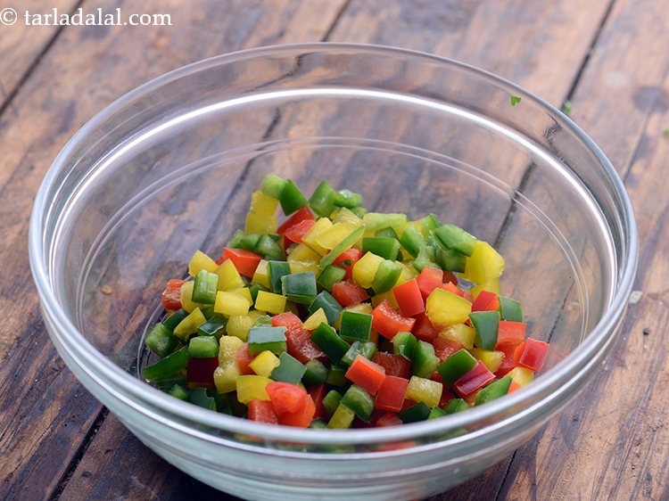 स्टेप 6 – <strong>पनीर सेज़वान सैंडविच</strong> के लिए पनीर सेज़वान का भरवां मिश्रण …