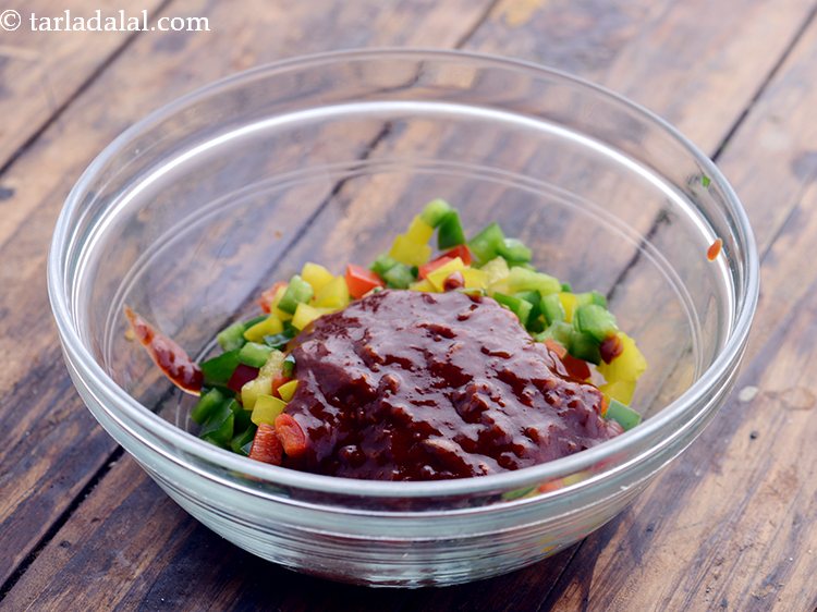 स्टेप 7 – शेज़वान सॉस डालें। यदि आप जल्दी में हैं, तो आप …