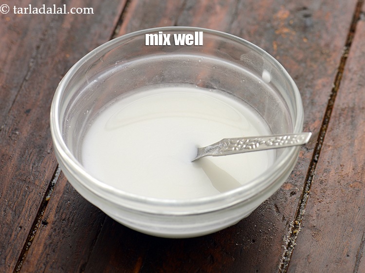 स्टेप 11 – अच्छी तरह मिला लें और कॉर्नफ्लोर के घोल को एक …