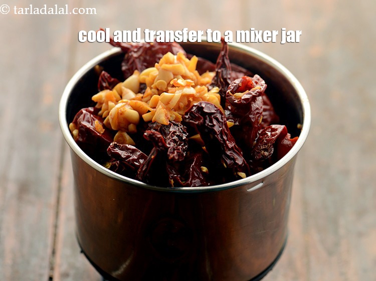 स्टेप 6 – ठंडा होने के लिए अलग रख दें और फिर मिक्सर …