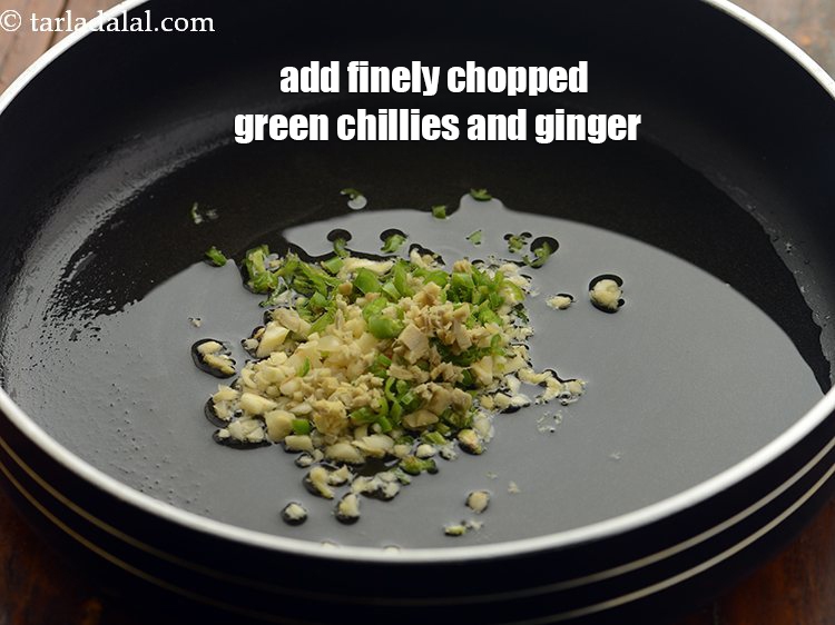 स्टेप 15 – हरी मिर्च और अदरक डालें। ये सुगंधित सामग्री घर के …