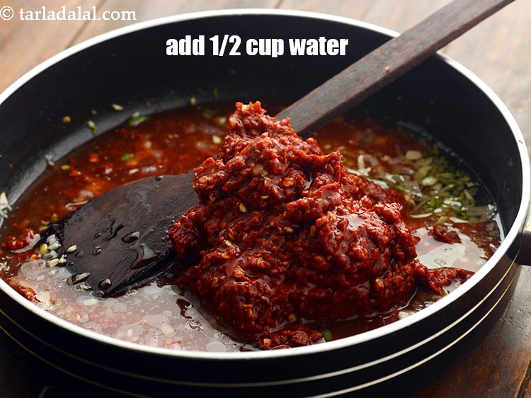 स्टेप 19 – १/२ कप पानी डालें। आप जो स्थिरता चाहते हैं, उसके …