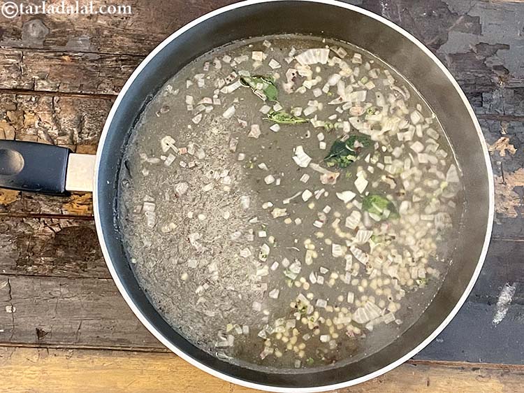 स्टेप 14 – तेज आंच पर एक उबाल आने दें।