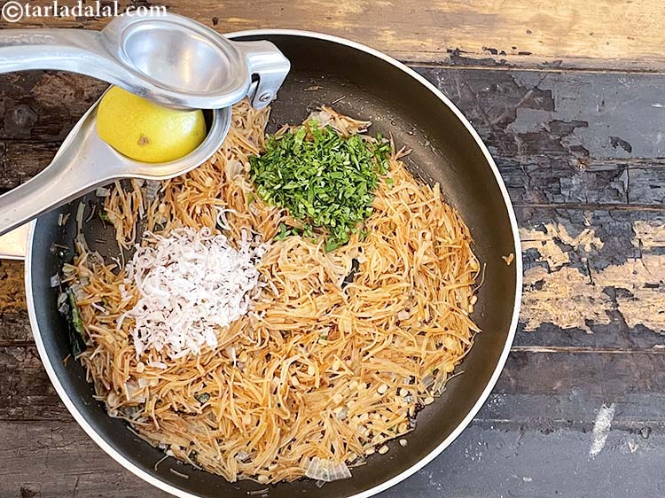 स्टेप 21 – १ टी-स्पून नींबू का रस डालें।