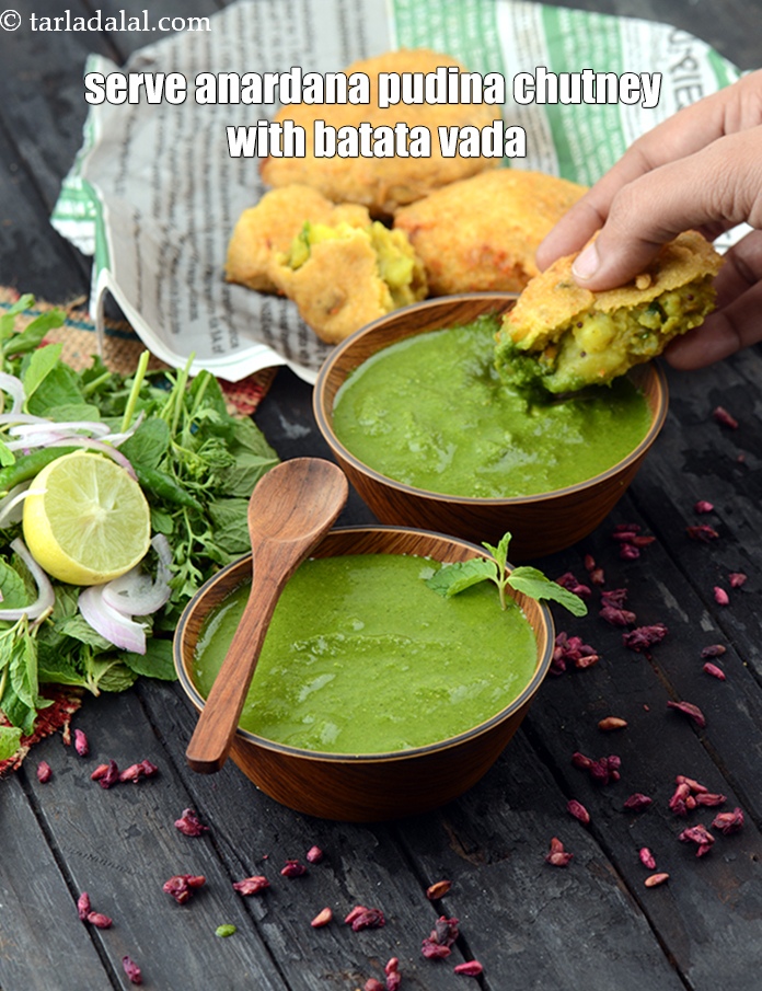 Step 14 – Serve <strong>anardana pudina chutney | pomegranate mint chutney | coriander, mint and anardana chutney |&nbsp;</strong>as …