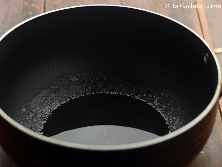 स्टेप 1 – <strong>सेव टमेटा</strong> रेसिपी तैयार करने के लिए | <strong>गुजराती सेव …