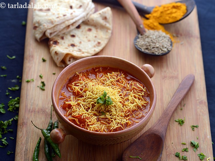 Step 16 – Serve&nbsp;<strong>sev tameta | Gujarati sev&nbsp;tameta nu shaak &nbsp;|&nbsp;sev&nbsp;tamatar&nbsp;|&nbsp;sev tamatar sabzi |&nbsp;</strong>&nbsp;immediately with <a href="https://www.tarladalal.com/Padvali-Roti-Gujarati-Thin-Rotli-Recipe-4387r" target="_blank">rotlis</a>. …