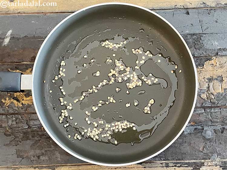 Step 8 – Saut&eacute; on a medium flame&nbsp;for 30 seconds&nbsp;till the mustard seeds crackle.